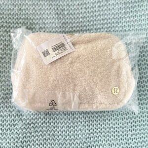 NEW Lululemon Everywhere Belt Bag Large 2L - White Fleece